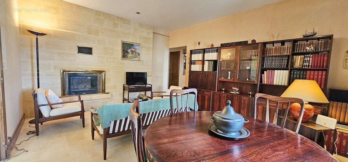 Rare à Domme  Maison de caractère avec 2 appartements, jardin, cave et grand garage - photo 5