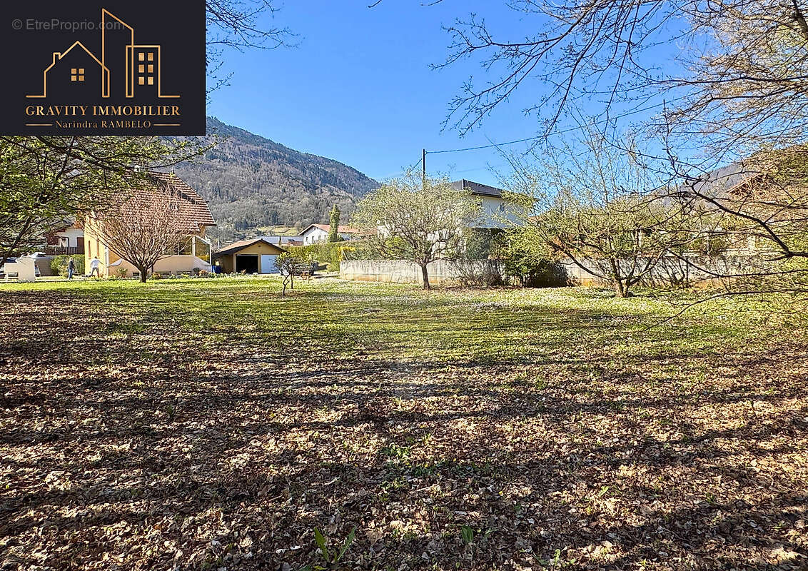 Terrain à MARIGNIER