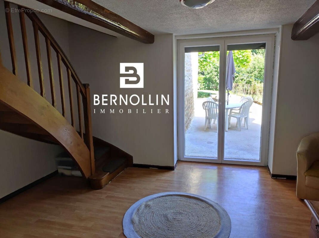 Maison à COURMANGOUX