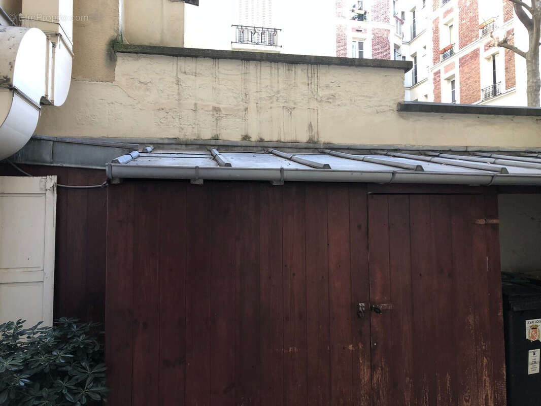 Autre à LEVALLOIS-PERRET