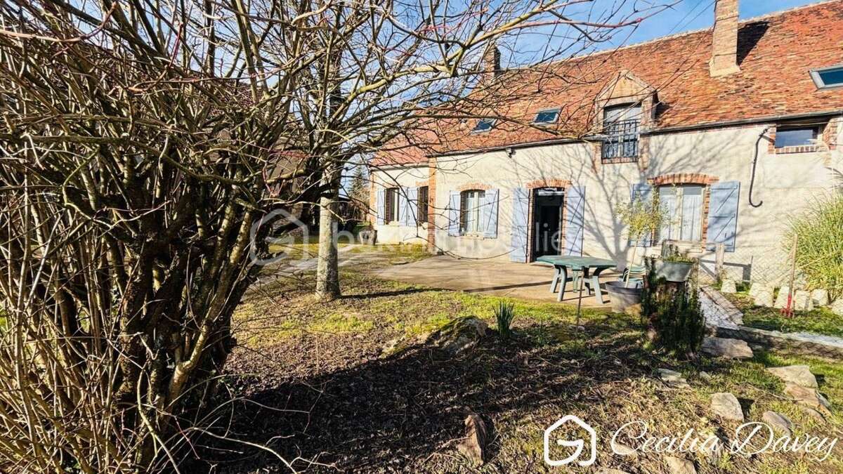 Maison à VILLENEUVE-SUR-YONNE