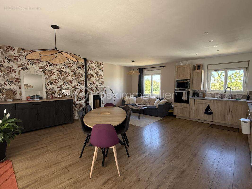 Maison rénové avec prestations de qualité – Parcelle de 1 640 m² - photo 6