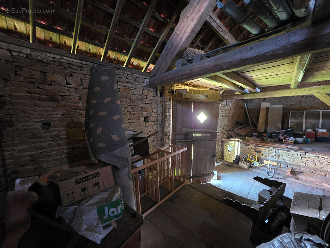 Maison à GONDENANS-MONTBY