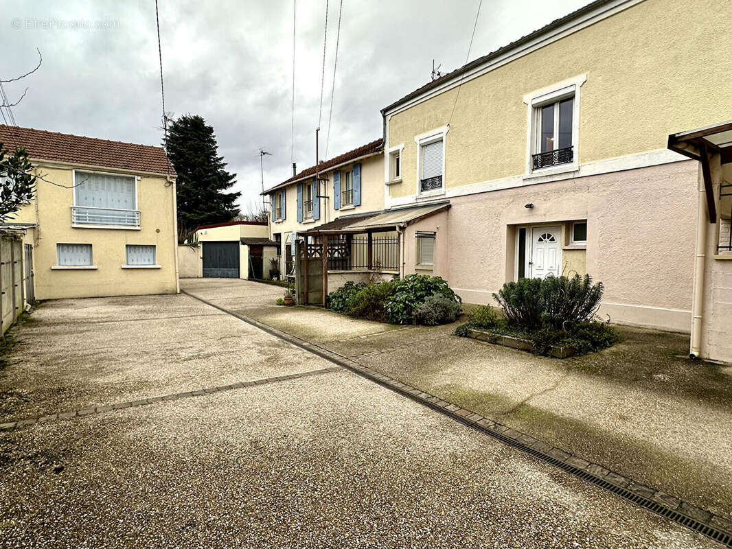 Maison à CHILLY-MAZARIN