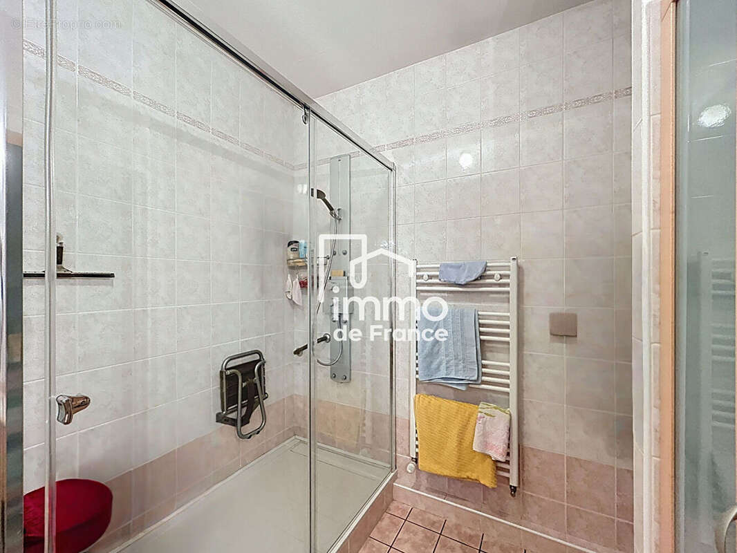 Appartement à CESSY