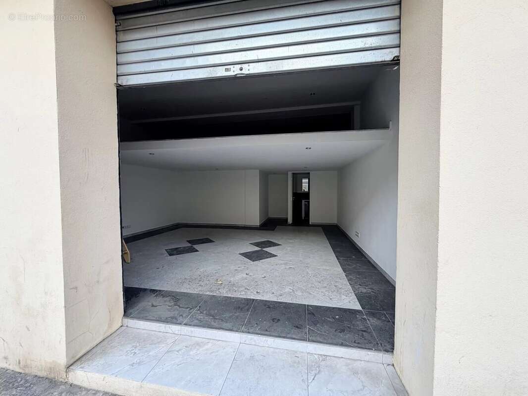 Commerce à VALLAURIS