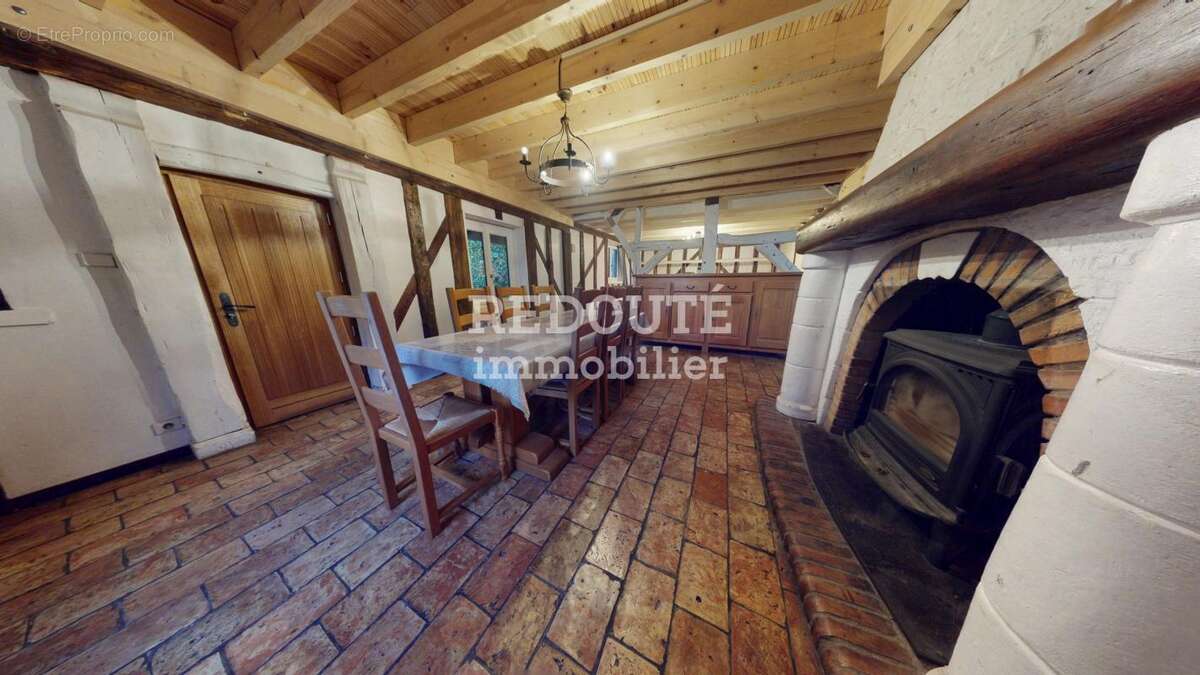 A VENDRE - LA NEUVILLE-AUX-BOIS - Maison de caractère en colombages - photo 2
