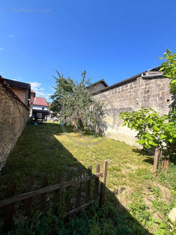 LA FRETTE  38260 - Maison familiale 89 m²  - 4 chambres - Terrain constructible de 529 m² - photo 4