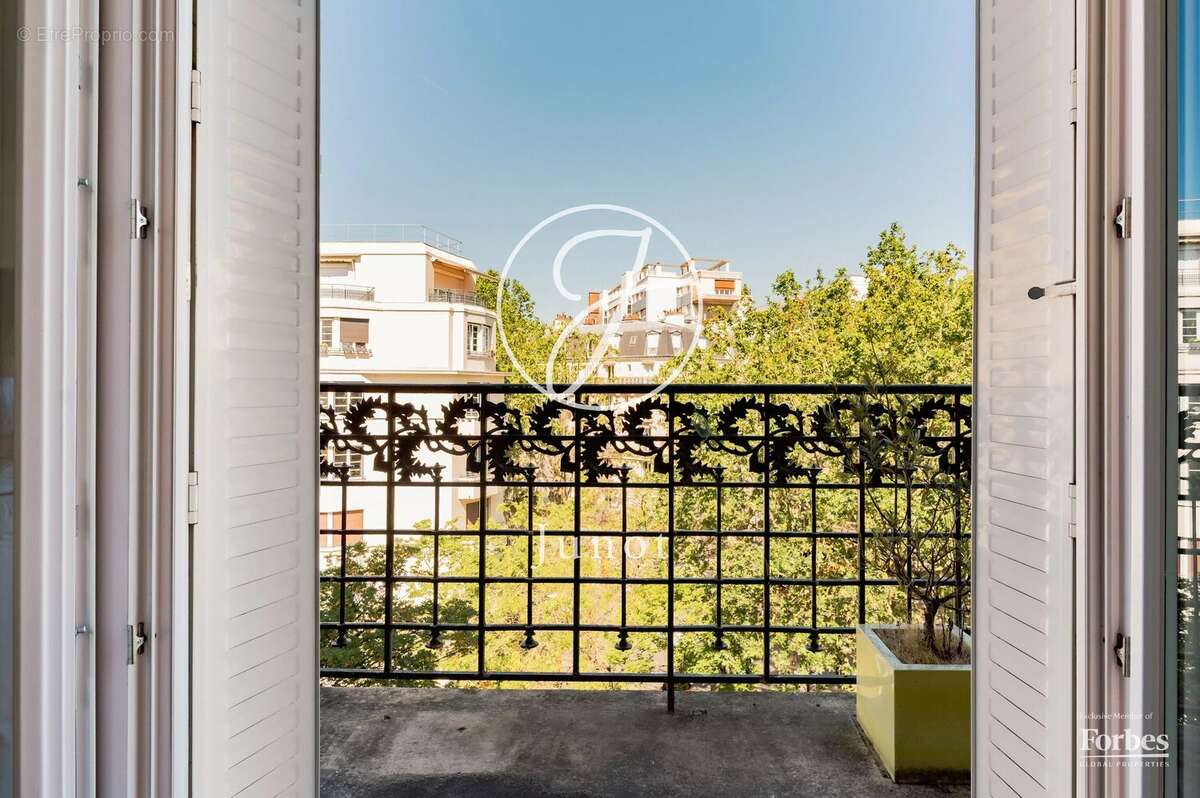 Appartement à PARIS-16E