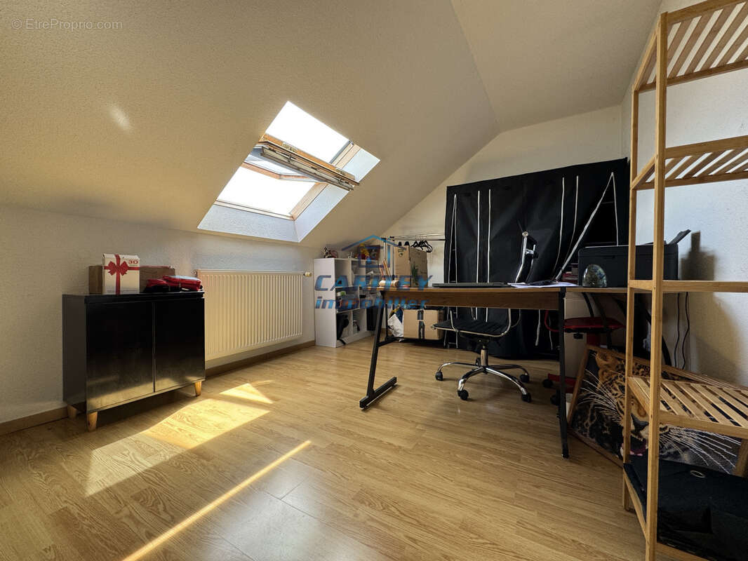 Maison mitoyenne, semi plain-pied de 130 m2 habitable avec 5 Chambres, sur 851m2 de Terrain à LURE - photo 10