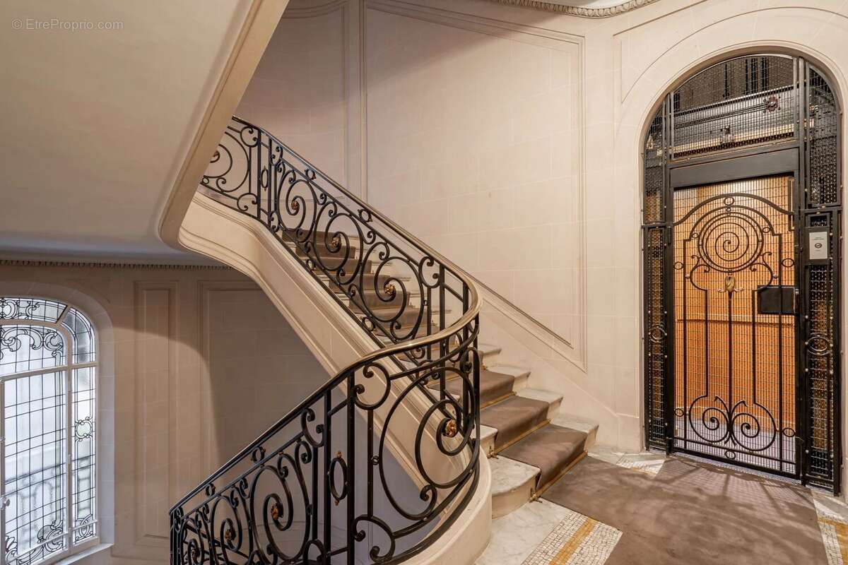 Appartement à NEUILLY-SUR-SEINE