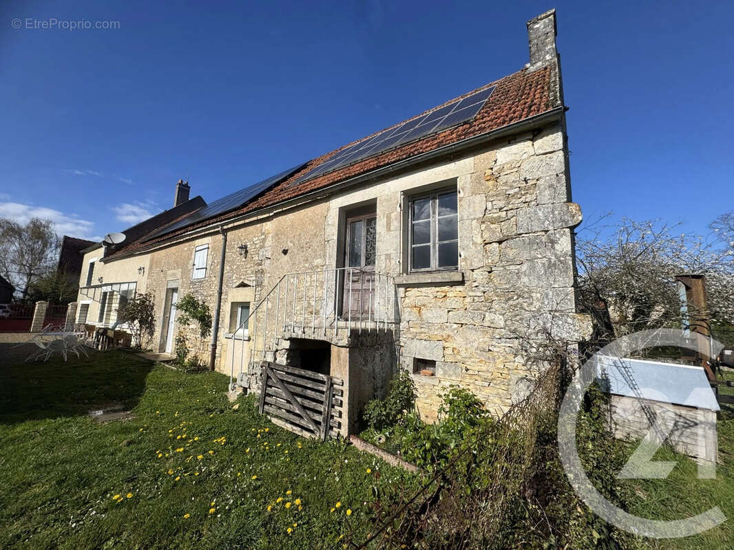 Maison à MAILLY-LA-VILLE