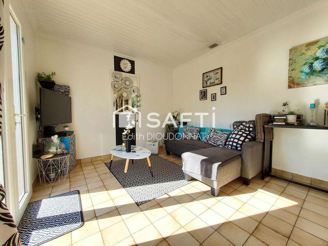 Photo 3 - Maison à VENANSAULT