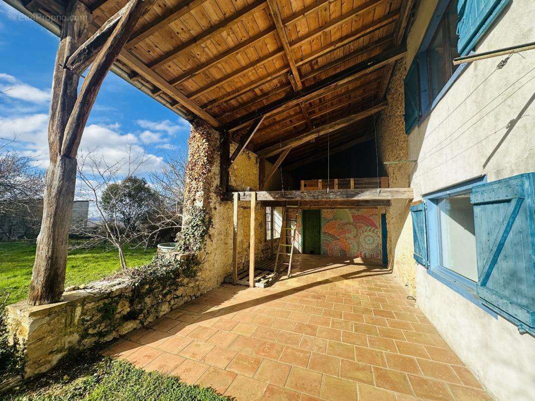 Maison à LASSERRE
