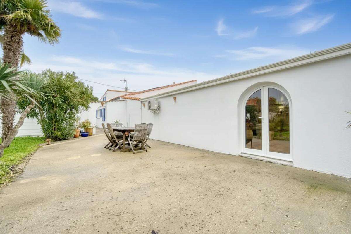 Maison à SAINT-JUST-LUZAC