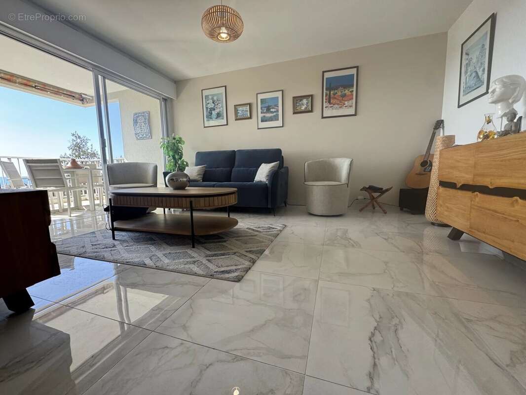 Appartement à VALLAURIS