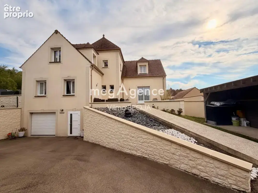 Maison à PONT-SUR-YONNE
