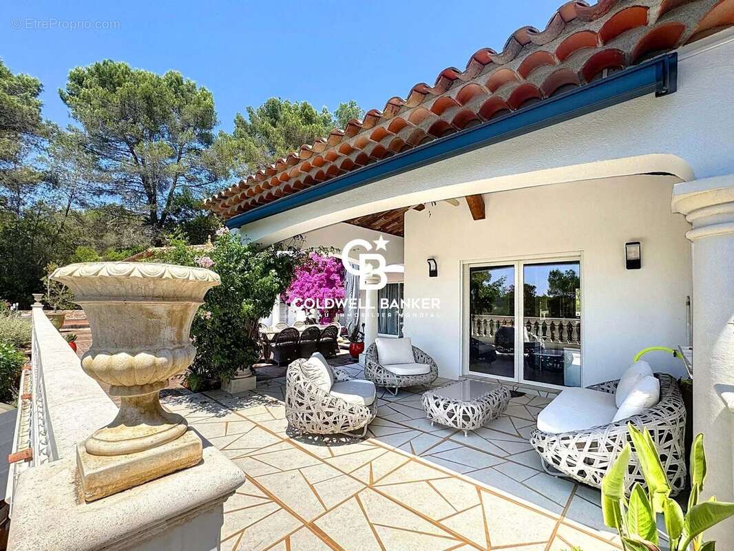 Hauteurs PUGET-SUR-ARGENS – Var est balnéaire Villa de prestige de 245 m² entourée d’un terrain paysager de 5 137 m² - photo 11