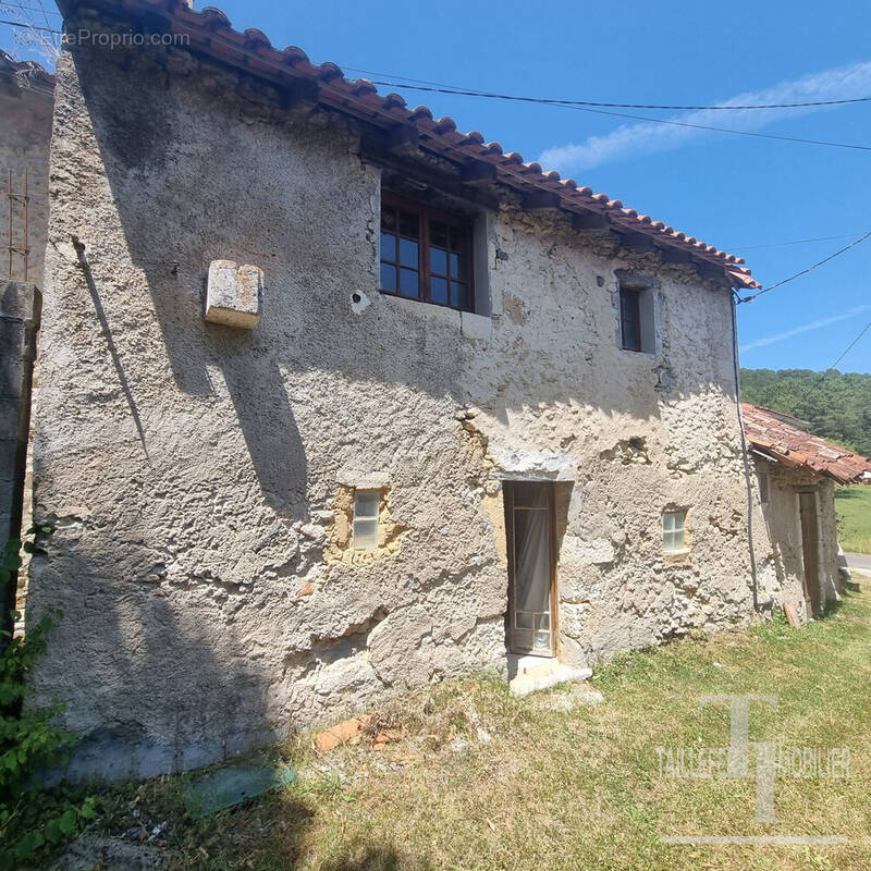 Maison à ANTONNE-ET-TRIGONANT