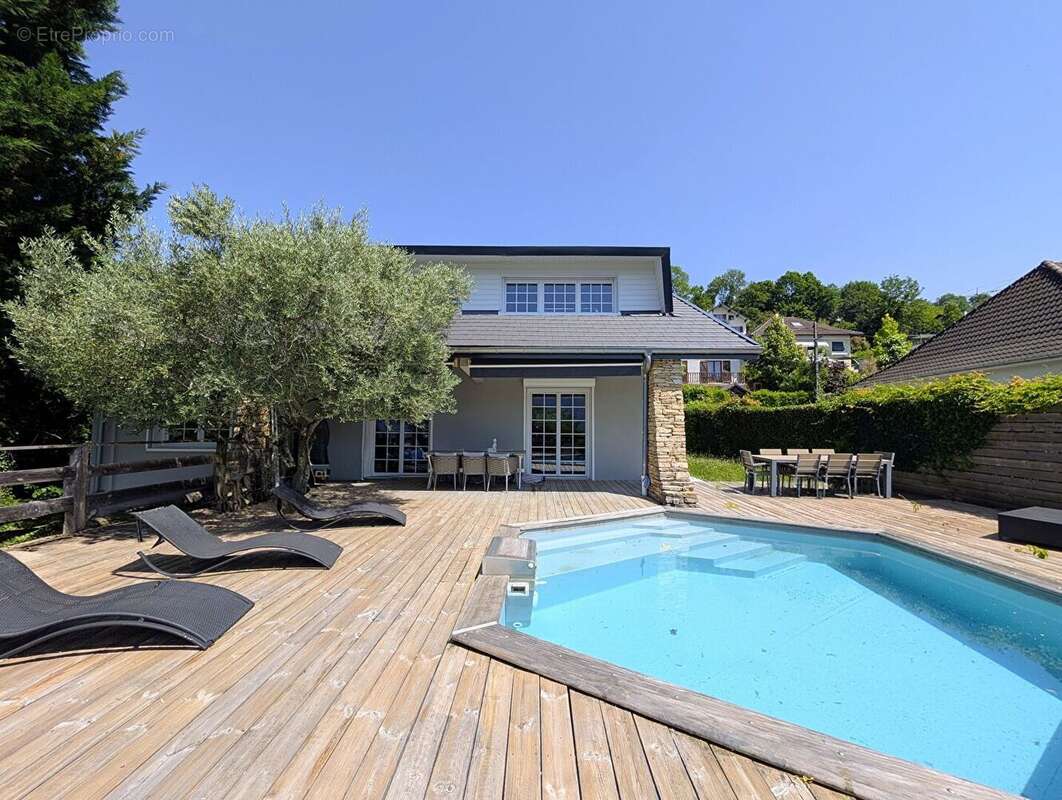 Aix-les-Bains - Villa rénovée avec vue lac et piscine - photo 2