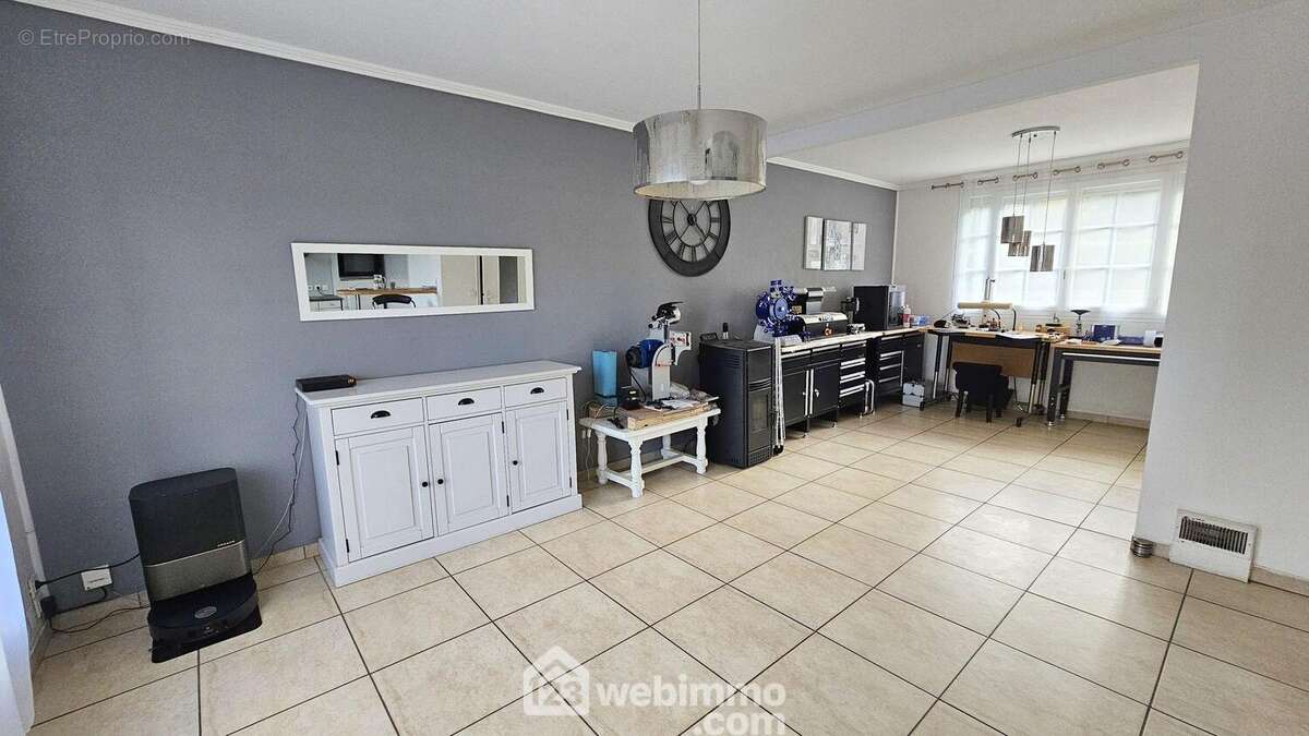 Un séjour lumineux de 26 m². - Maison à ONCY-SUR-ECOLE