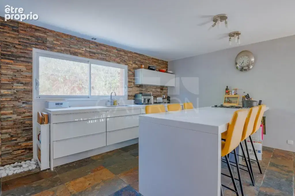 Maison familiale de 155 m² habitables avec 6 chambres et jardin paysagé - photo 3