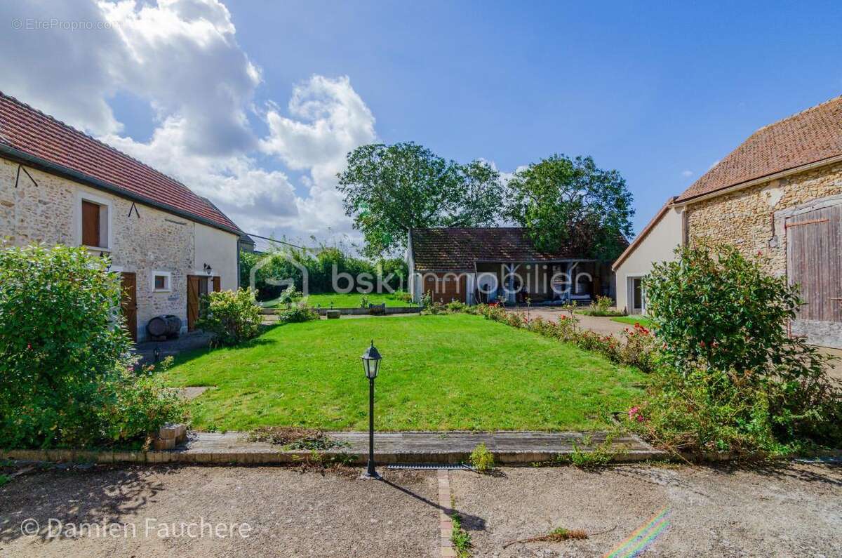 Incroyable POTENTIEL ! Splendide DOMAINE, ensemble immobilier au sein d’un ancien corps de ferme rénové, 340 m² habitables sur p - photo 17