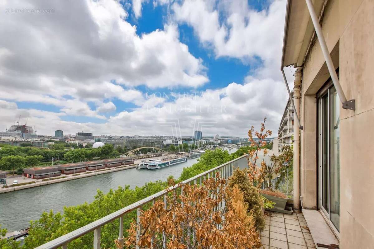 Appartement à PARIS-16E