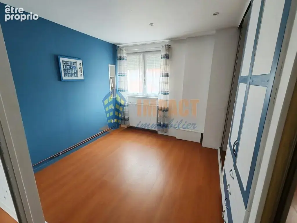 Maison en centre ville aux beaux volumes, en parfait état, 3 chambres, salle de bain et salle d'eau, terrasse - photo 7