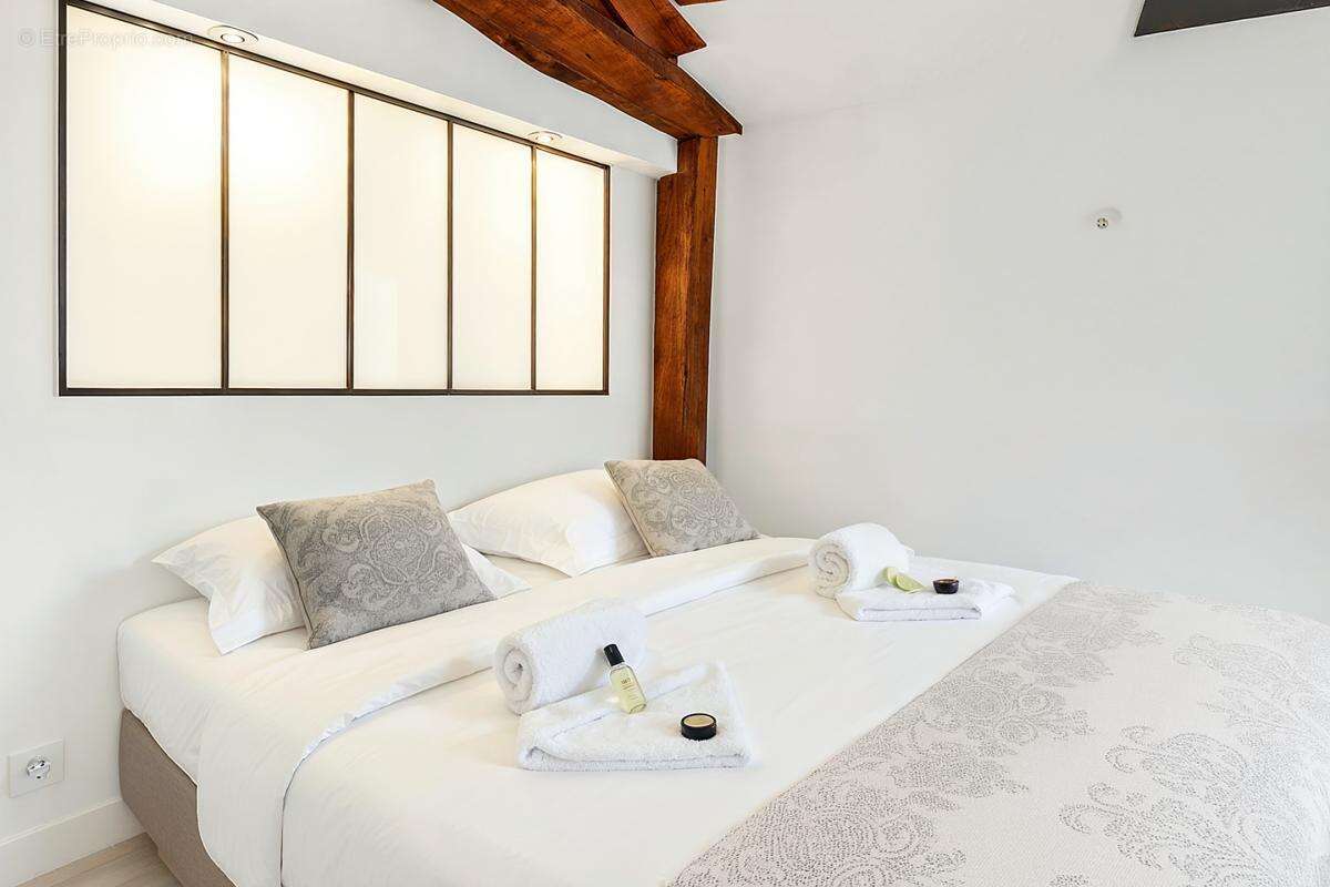 Appartement à PARIS-1E
