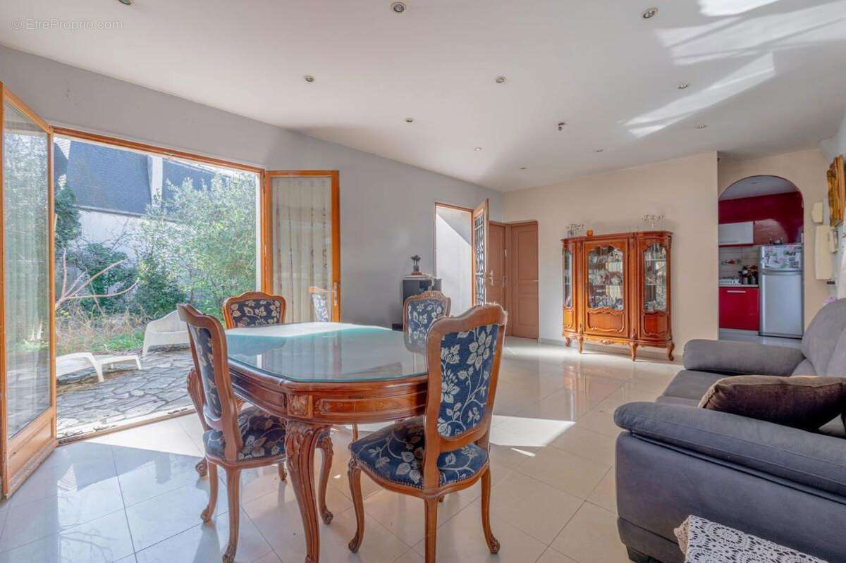 Maison à SAINT-MAUR-DES-FOSSES