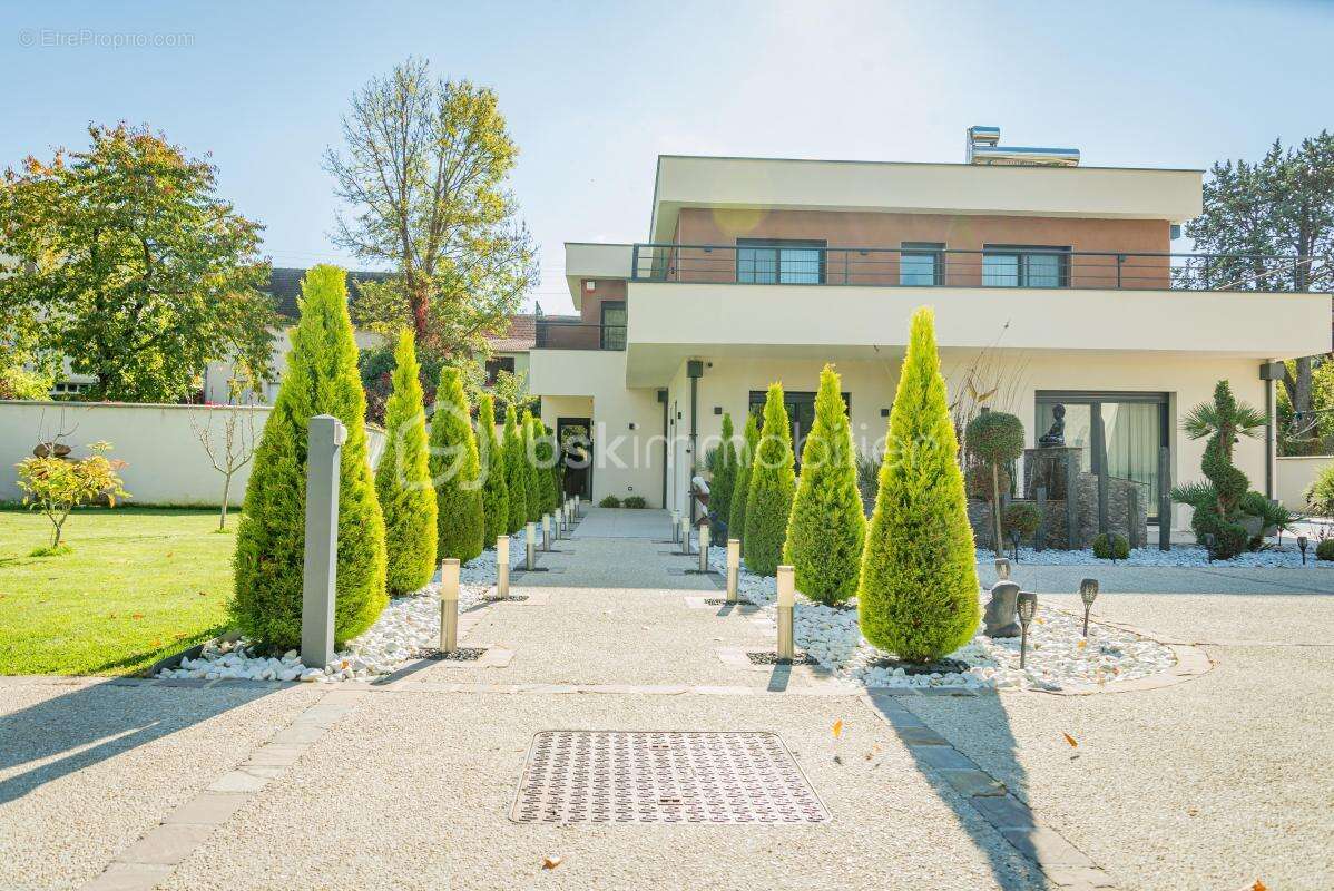 Maison à FONTAINEBLEAU