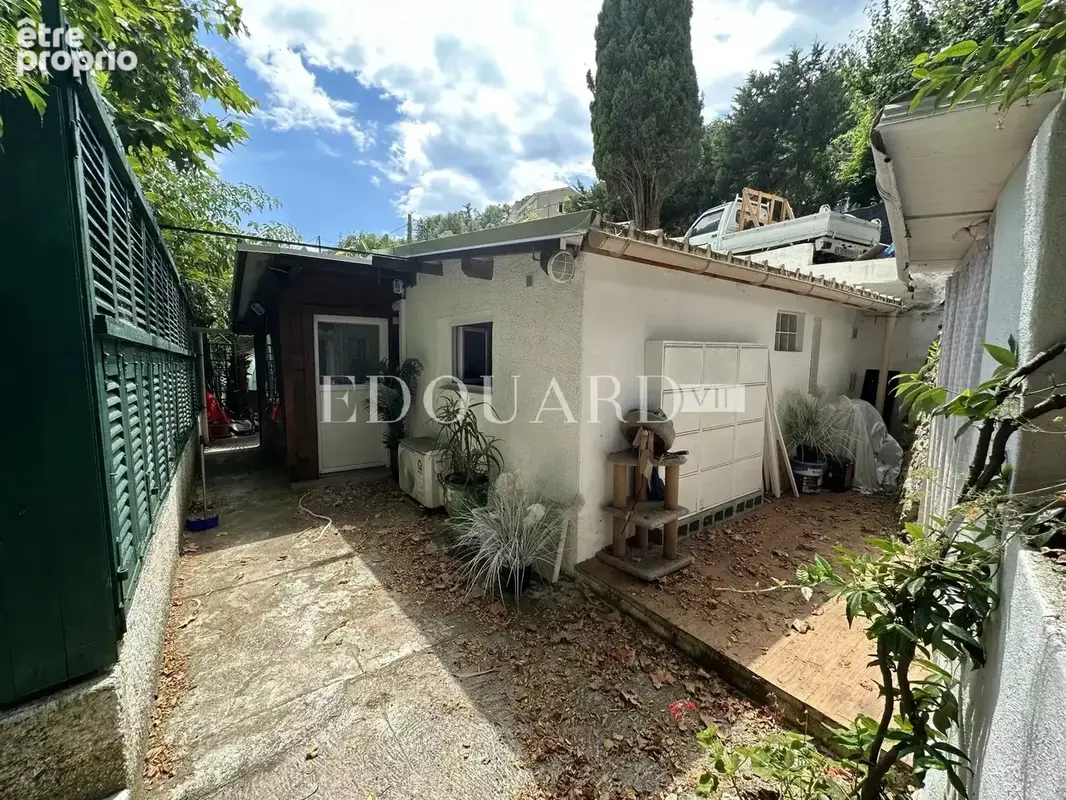 Sur la commune de Castellar, charmante maisonnette avec 6 parkings, exclusivité - photo 8