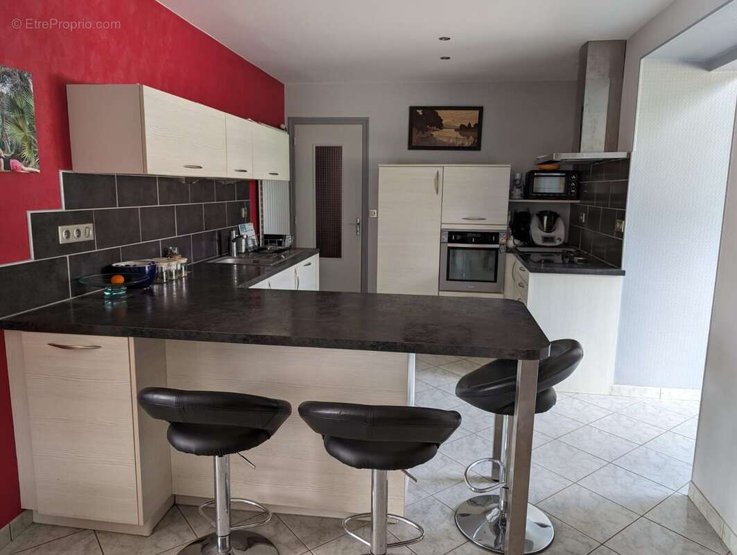 Maison à SAINT-ETIENNE-DU-GUE-DE-L&#039;ISLE