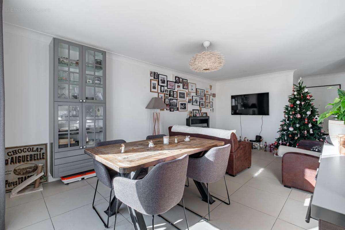 Appartement à COGOLIN