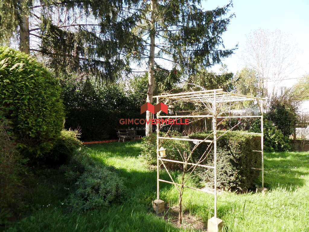 Maison à LA CELLE-SAINT-CLOUD