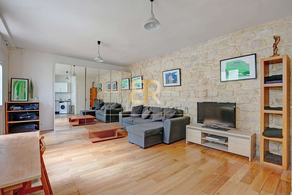 Appartement à PARIS-2E