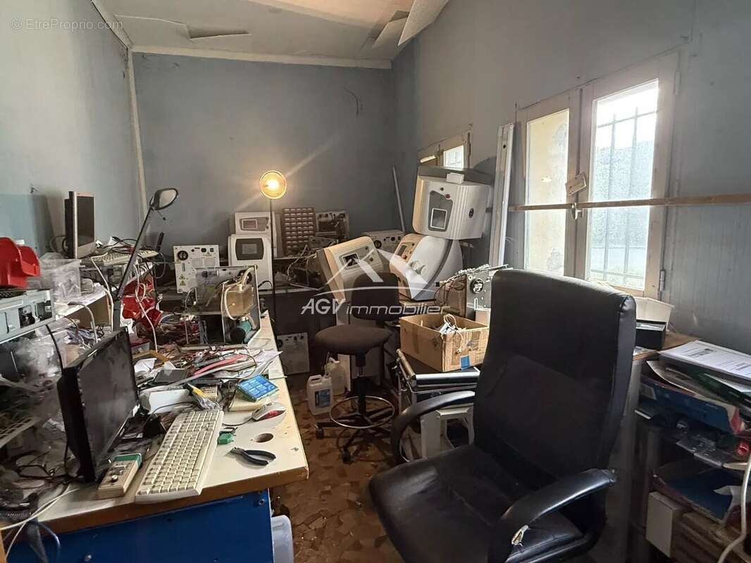 Commerce à SAINT-MARTIN-DE-VALGALGUES