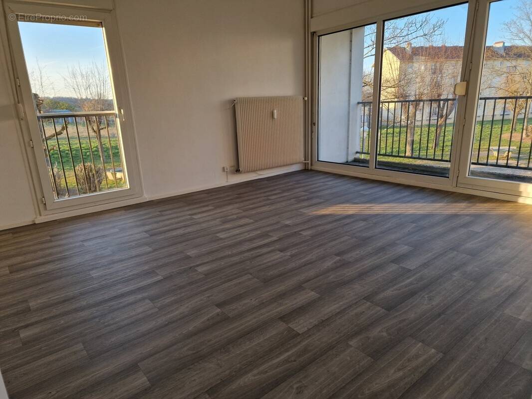 Dpt vosges (88), à vendre à vittel  bel appartement t3  avec balcon et 2 caves - photo 1