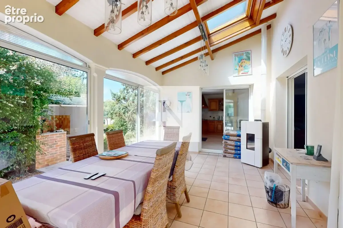 Maison 6 pièces 218 m² à vendre à Saintes (17100) - photo 3