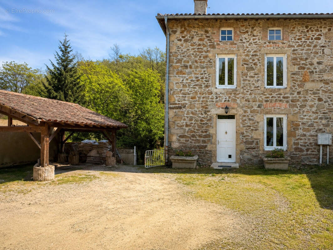 Maison en pierres 131m2 / 5 chambres + Véranda 30m2 + Annexes et forêt - photo 8