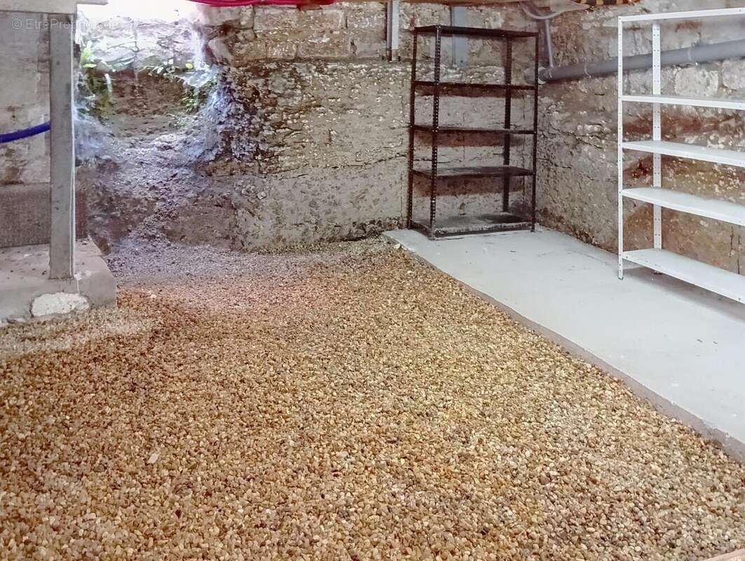 Photo 7 - Maison à VILLEBOIS-LAVALETTE