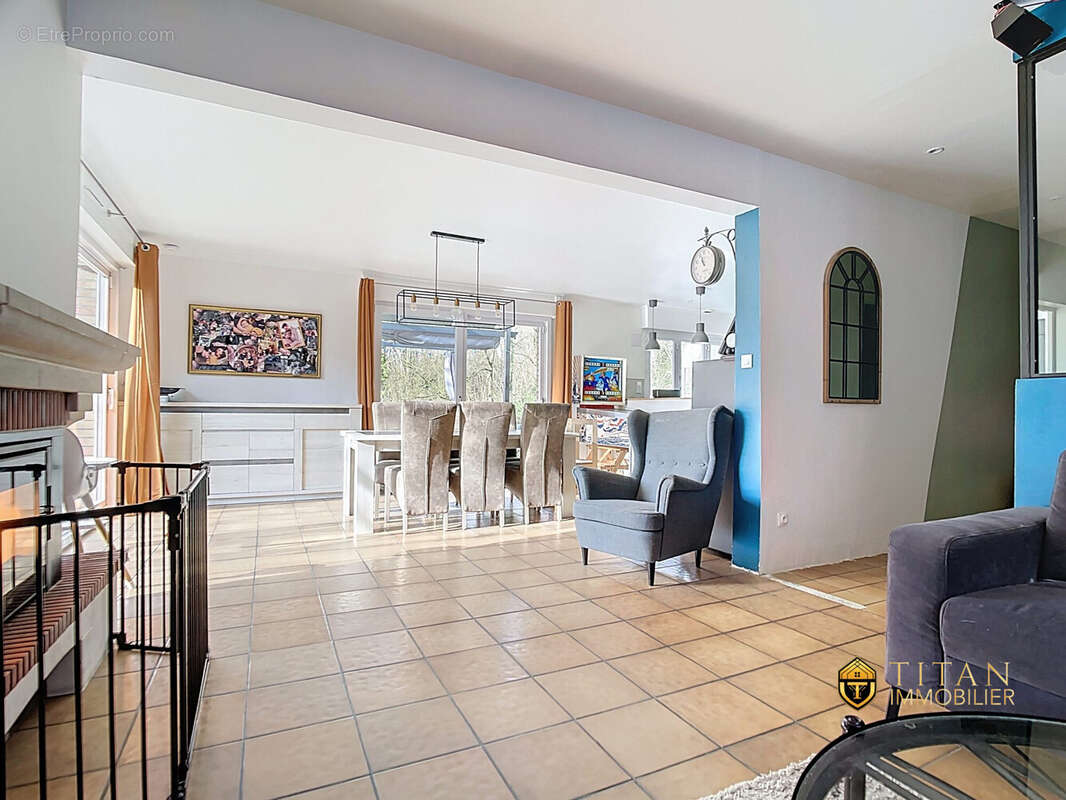 EN EXCLUSIVITÉ  Pavillon semi plain-pied en plein centre-ville (59630) TITAN-IMMOBILIER   - Maison à BOURBOURG