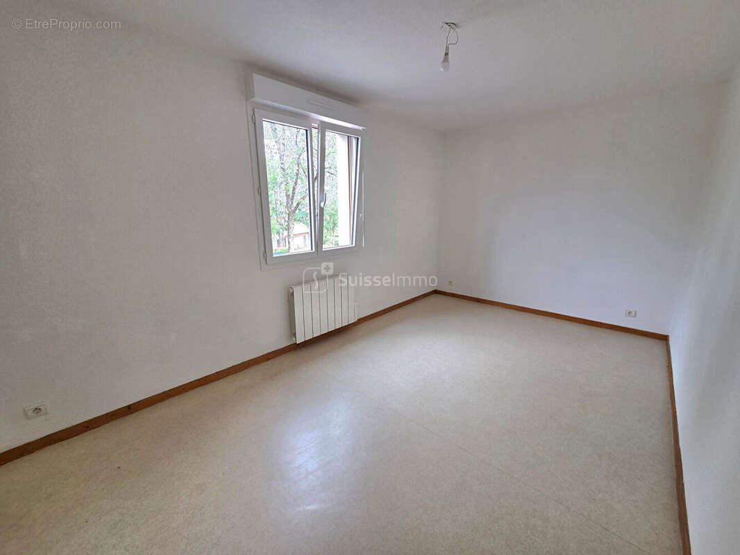 Appartement t4 plain-pied 83.4 m²  199000 euros - photo 4