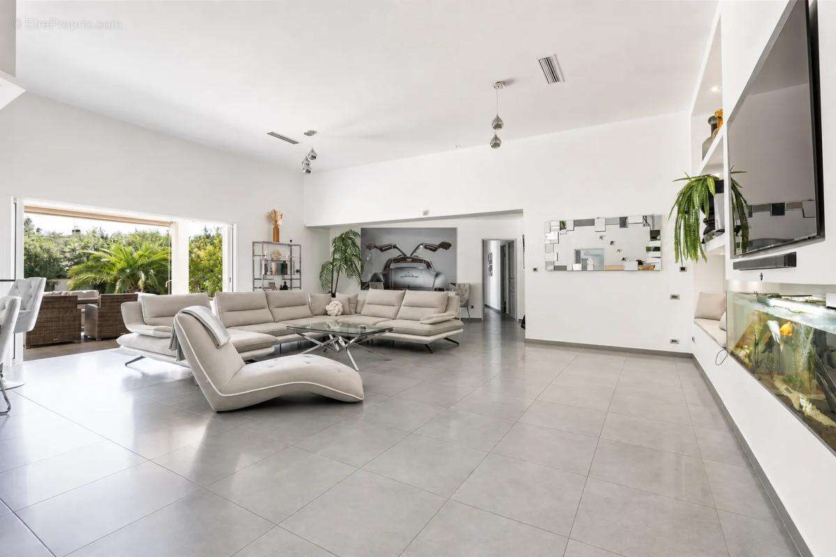 Maison 7 pièces avec grand jardin et piscine - photo 2