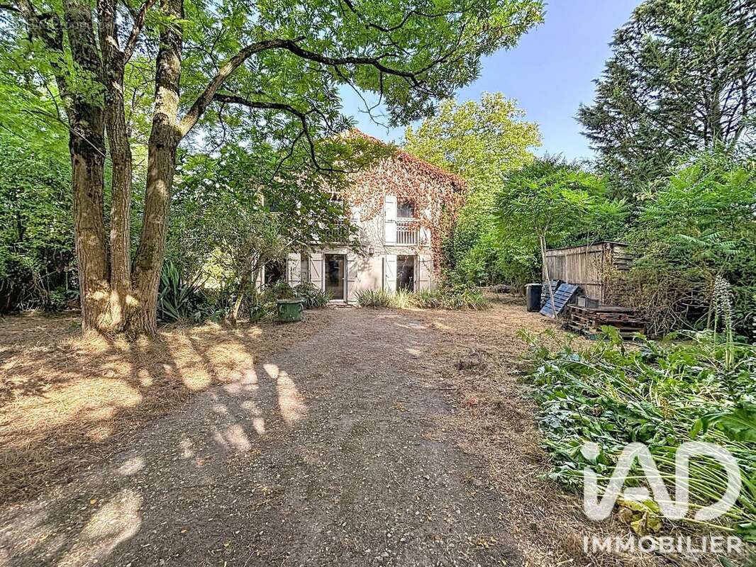 Maison 260 m² à Aurin  - photo 4