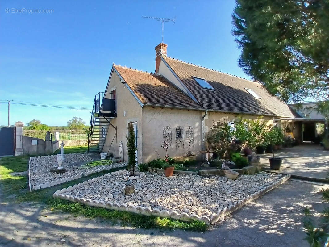Exploitation caprine avec transformation fromagère, vente directe et maison d'habitation   19,33 ha   Indre - photo 2