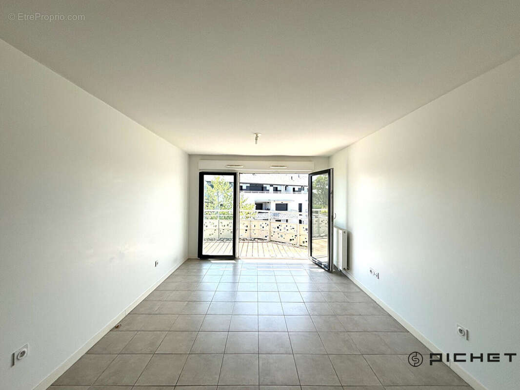 THOUARÉ-SUR-LOIRE ? Superbe T3 récent avec deux balcons, parking et gare à pied - photo 2