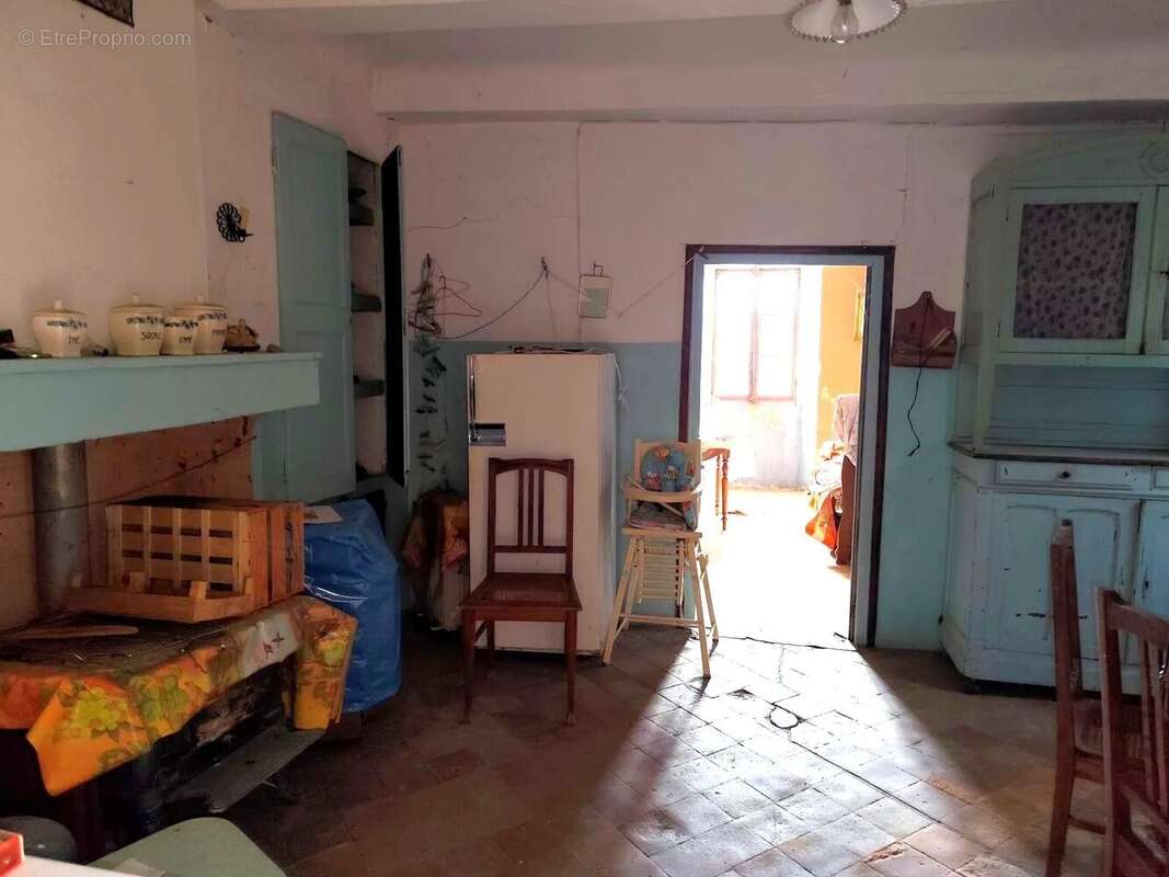 Appartement à CASTELLET-LES-SAUSSES