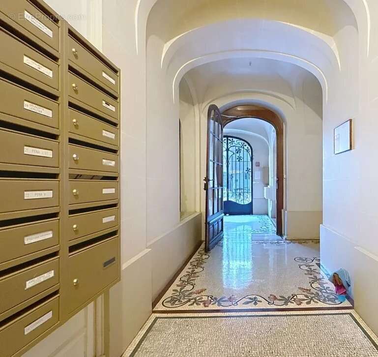 Appartement à LEVALLOIS-PERRET